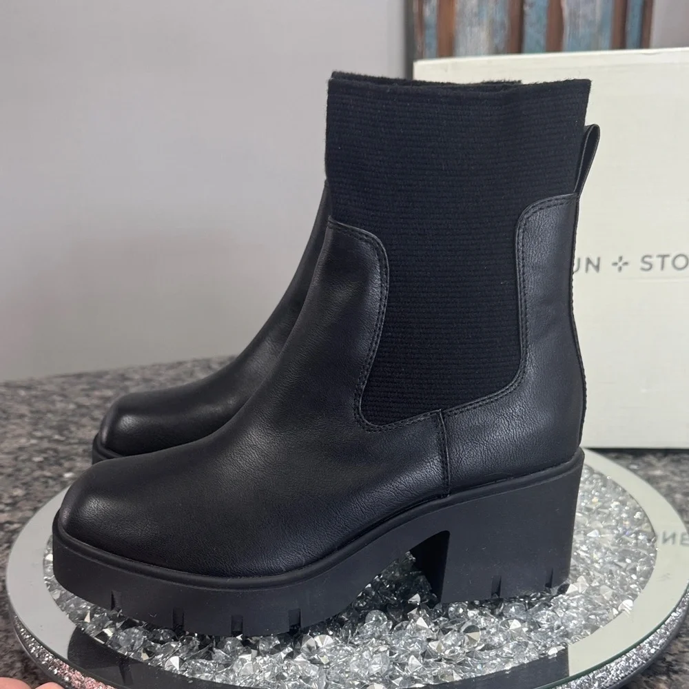 Sun + Stone Verityy Black lug sole Ankle Boots NEW 9